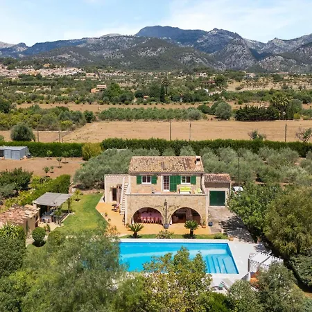 Vakantiehuis Lovely In With House A Mountain View Selva (Mallorca)