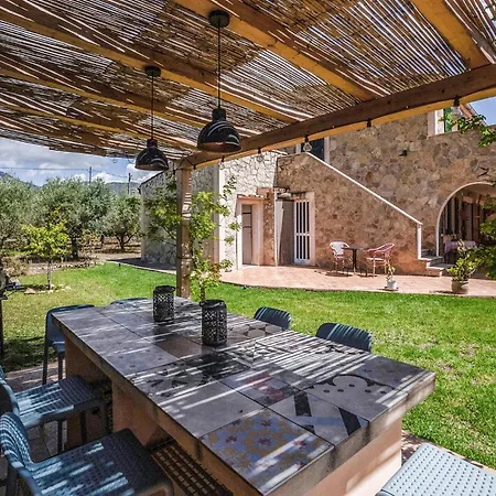 Vakantiehuis Lovely In With House A Mountain View Selva (Mallorca)